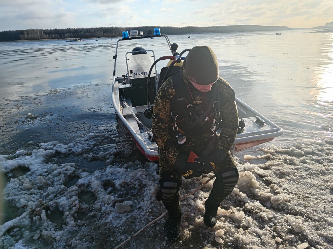 Опубликованы фото поисковых работ после авиакатастрофы Ан-22