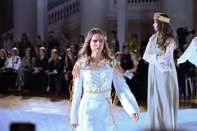 Союз дизайна и традиций: «Торжокские золотошвеи» вновь покорили международный форум в Санкт-Петербурге