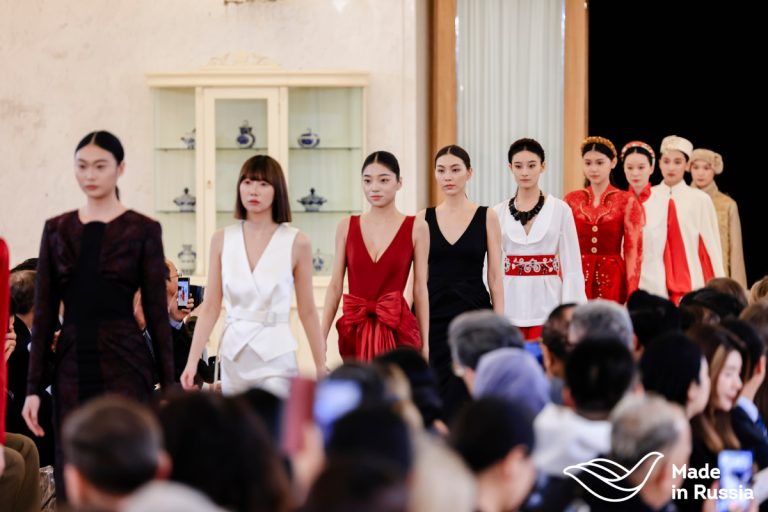 И в Пекине, и в Москве одновременно: мода «Торжокских золотошвей» объединяет и вдохновляет