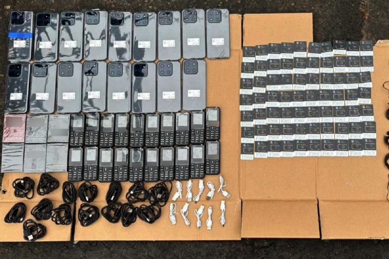 Партию телефонов пытались доставить осужденным в Тверской области