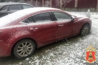 Житель Тверской области порезал колесо автомобиля и оказался под следствием