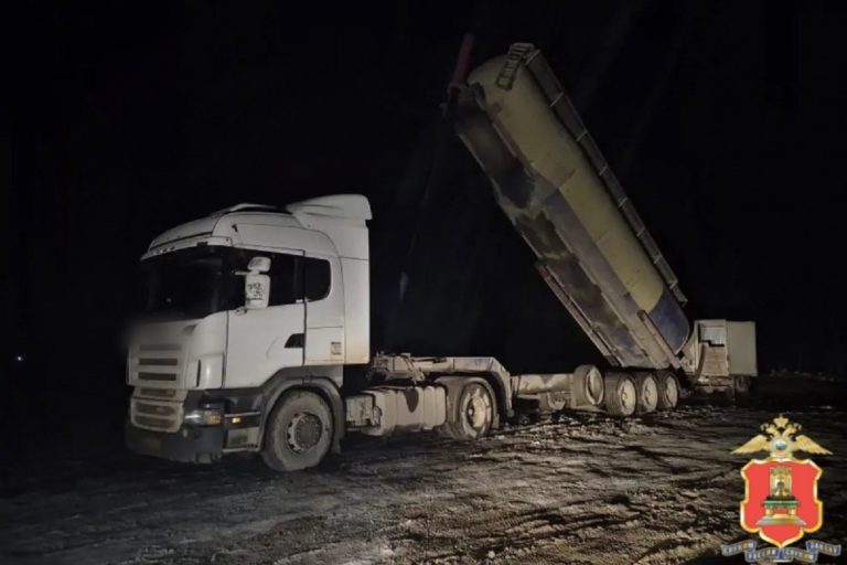 Более тонны комбикорма пытались похитить жители Тверской области