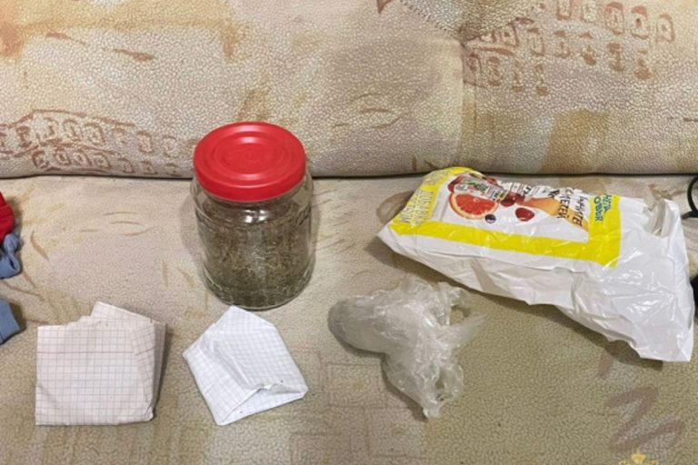 Житель Тверской области прятал у тещи банку с марихуаной