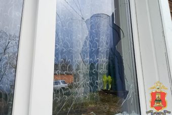 Житель Тверской области разбил стекло и оказался под следствием