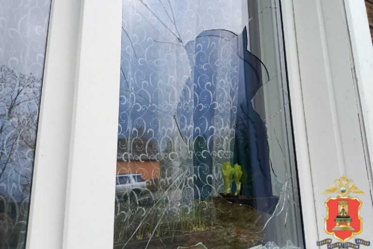 Житель Тверской области разбил стекло и оказался под следствием