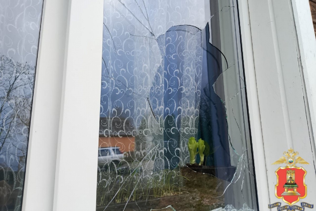 Житель Тверской области разбил стекло и оказался под следствием