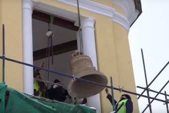 В Тверской области на звонницу храма установили 11 колоколов