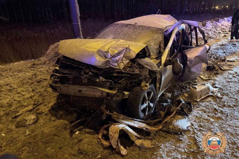 На М-10 под Тверью фура протаранила две легковушки, есть пострадавшие