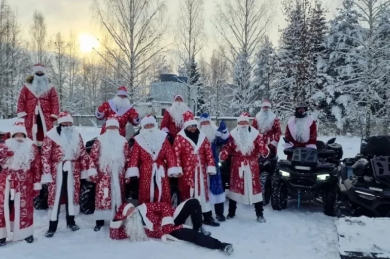 Деды Морозы мчали по Ржеву на квадроциклах
