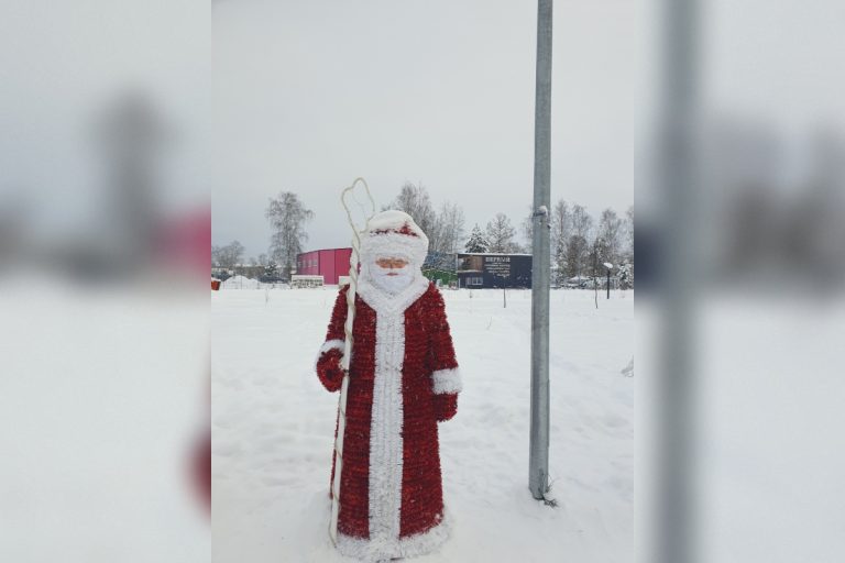 В Тверской области вандалы изуродовали Деда Мороза