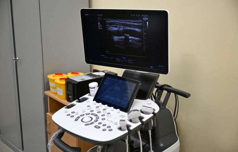 Михаил Мурашко прибыл в Тверскую область и обсудил с Виталием Королевым строительство ДОКБ