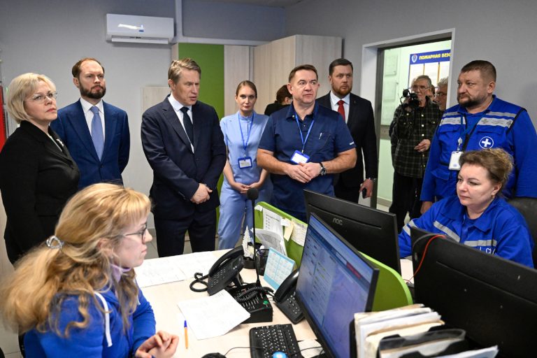 Михаил Мурашко прибыл в Тверскую область и обсудил с Виталием Королевым строительство ДОКБ