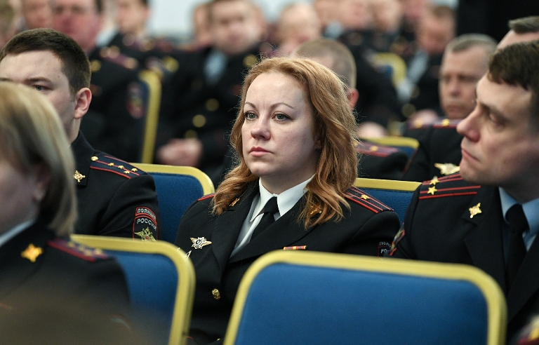 Глава Тверской области вручил полицейским ключи от новых служебных автомобилей