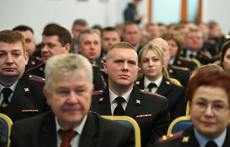 Глава Тверской области вручил полицейским ключи от новых служебных автомобилей