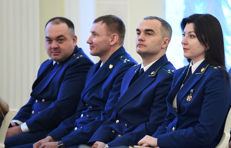 Виталий Королев вручил награды лучшим работникам прокуратуры Тверской области