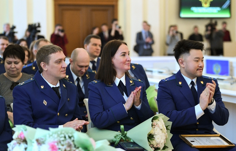 Виталий Королев вручил награды лучшим работникам прокуратуры Тверской области