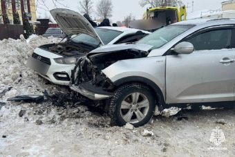 Один человек пострадал в результате столкновения легковушек в Твери