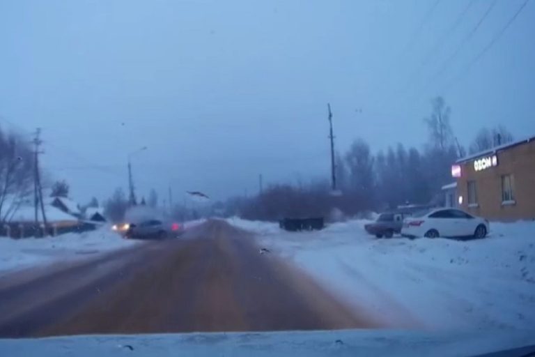 Водитель внедорожника спровоцировал ДТП под Тверью