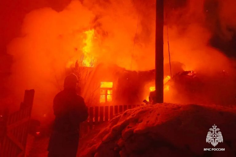 В Тверской области устанавливают причины гибели на пожаре хозяина дома и гостя