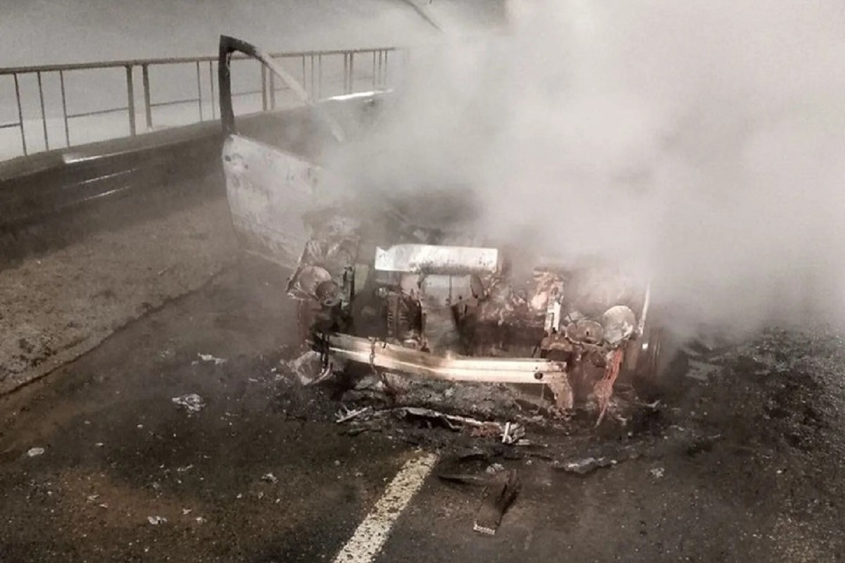 Автомобиль загорелся на М-9 в Тверской области