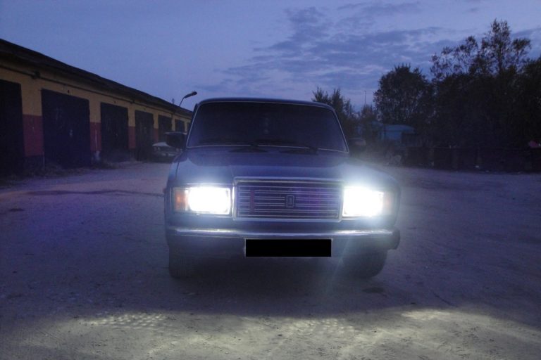 Глава Нацавтосоюза просит МВД ввести лишение прав за ксеноновые фары и мигающие стоп-сигналы