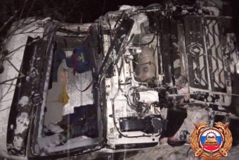 Дальнобойщик пострадал в лобовом столкновении фур на М-9 в Тверской области