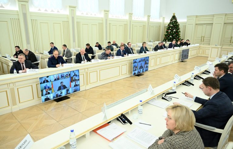 Виталий Королев призвал не только освятить, но и осветить крещенские купели, обогреть народ и напоить чаем