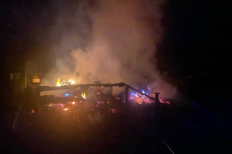 При пожаре в Тверской области погибла женщина и обгорел мужчина