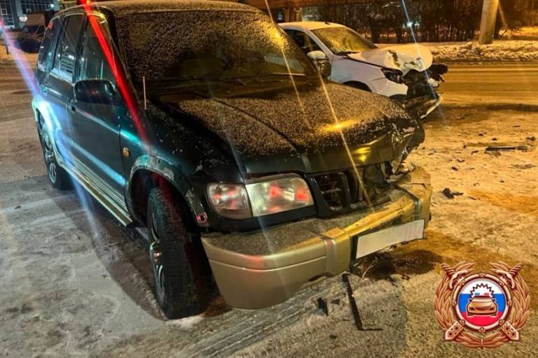 Неосторожный поворот на перекрестке спровоцировал ДТП в Твери