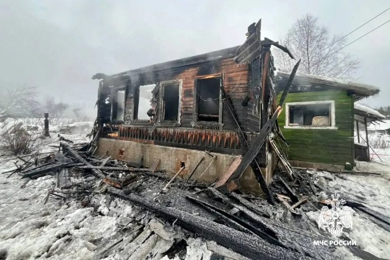 В Тверской области следователи разбираются в причинах пожара с троими погибшими