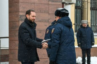 Глава Тверской области вручил полицейским ключи от новых служебных автомобилей Глава Тверской области вручил полицейским ключи от новых служебных автомобилей