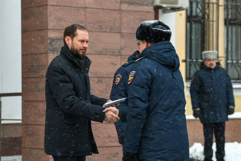 Глава Тверской области вручил полицейским ключи от новых служебных автомобилей