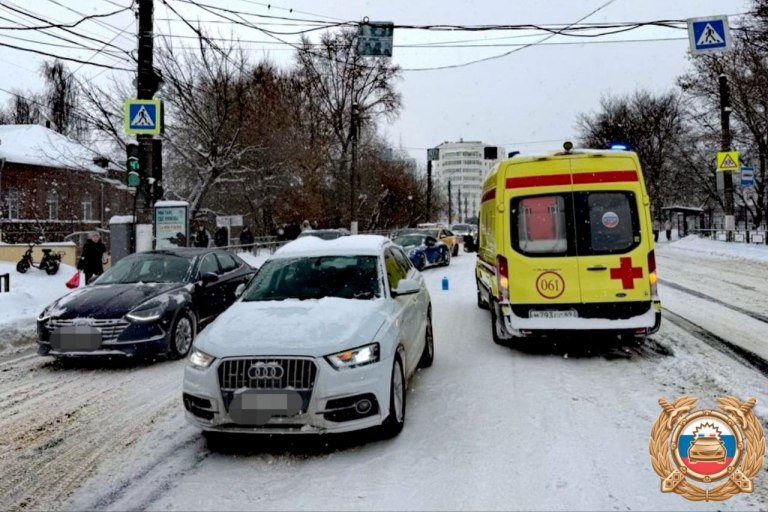 В Твери девушка попала под колеса автомобиля