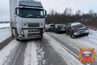 Три человека пострадали в массовом ДТП в Тверской области