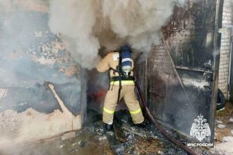 Автомобиль и мотоцикл сгорели в гараже в Тверской области