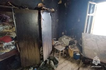 Мужчина погиб во время пожара в многоквартирном доме в Тверской области