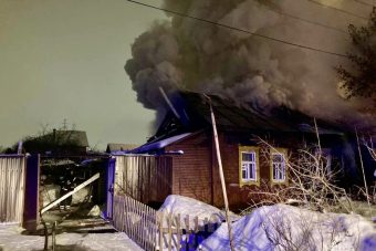 Ночью в Твери на пожаре спасли мужчину и женщину