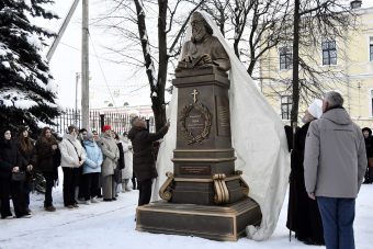 Во дворе тверского медуниверситета открыт бюст хирургу с мировым именем и одновременно архиепископу Луке