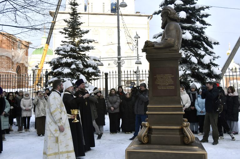 Во дворе тверского медуниверситета открыт бюст хирургу с мировым именем и одновременно архиепископу Луке