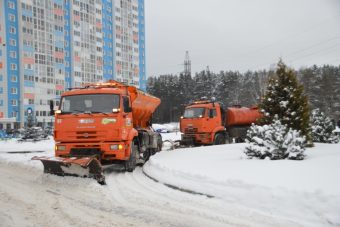 В новогодние праздники с улиц Твери убрали десятки тысяч кубометров снега