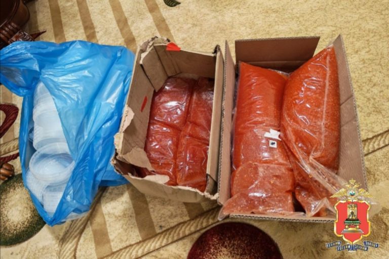 Цыганки торговали поддельной икрой и красной рыбой в Твери