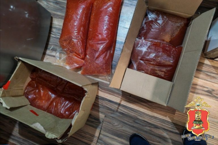 Цыганки торговали поддельной икрой и красной рыбой в Твери