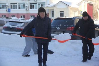 Депутат Госдумы РФ Владимир Васильев организовал субботник по уборке снега в Твери