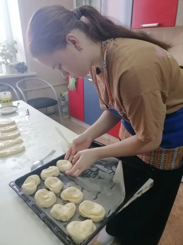 В Тверской области ученики школы-интерната приготовили угощения бойцам СВО