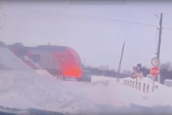 Появилось видео смертельного ДТП, в котором «Ласточка» снесла иномарку в Тверской области