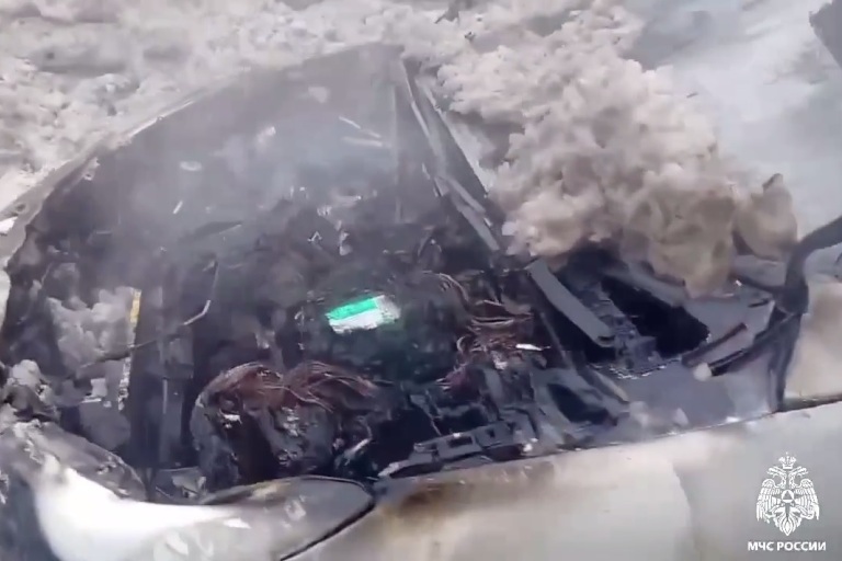 На М-11 в Тверской области полыхал автомобиль