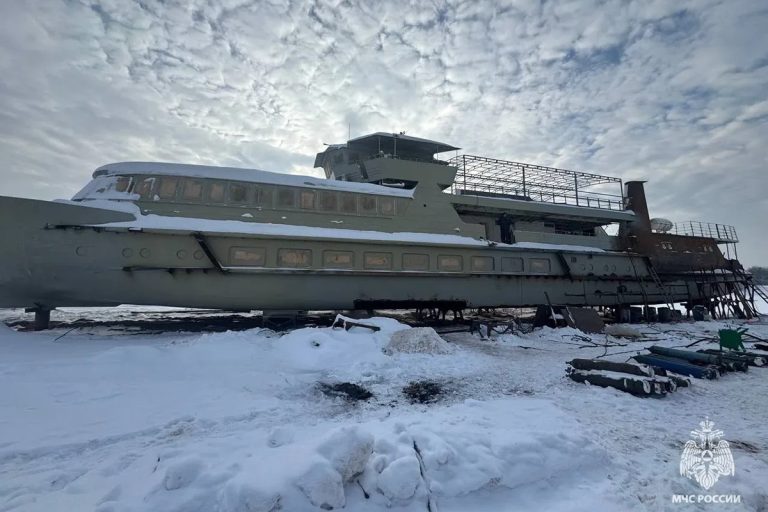 В Твери загорелся теплоход