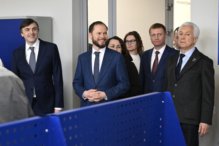 Министр просвещения РФ и глава Верхневолжья посетили колледж в Твери