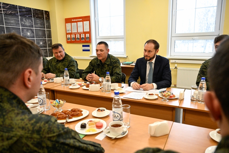 Глава Тверской области встретился с вертолетчиками