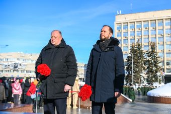 В Твери глава региона Виталий Королев почтил память защитников Отечества В Твери глава региона Виталий Королев почтил память защитников Отечества